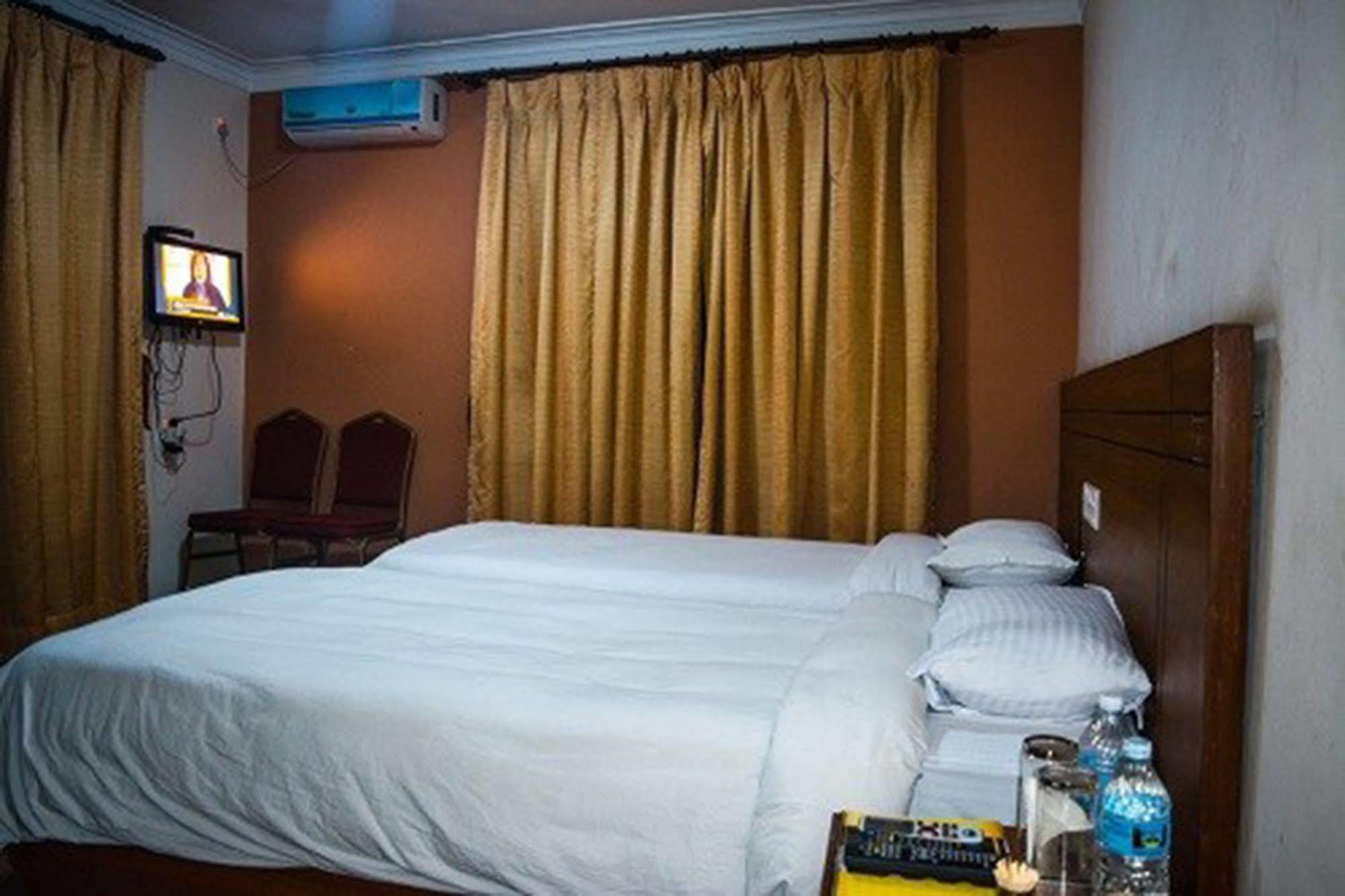 Aryal International Hotel กาฐมาณฑุ ภายนอก รูปภาพ